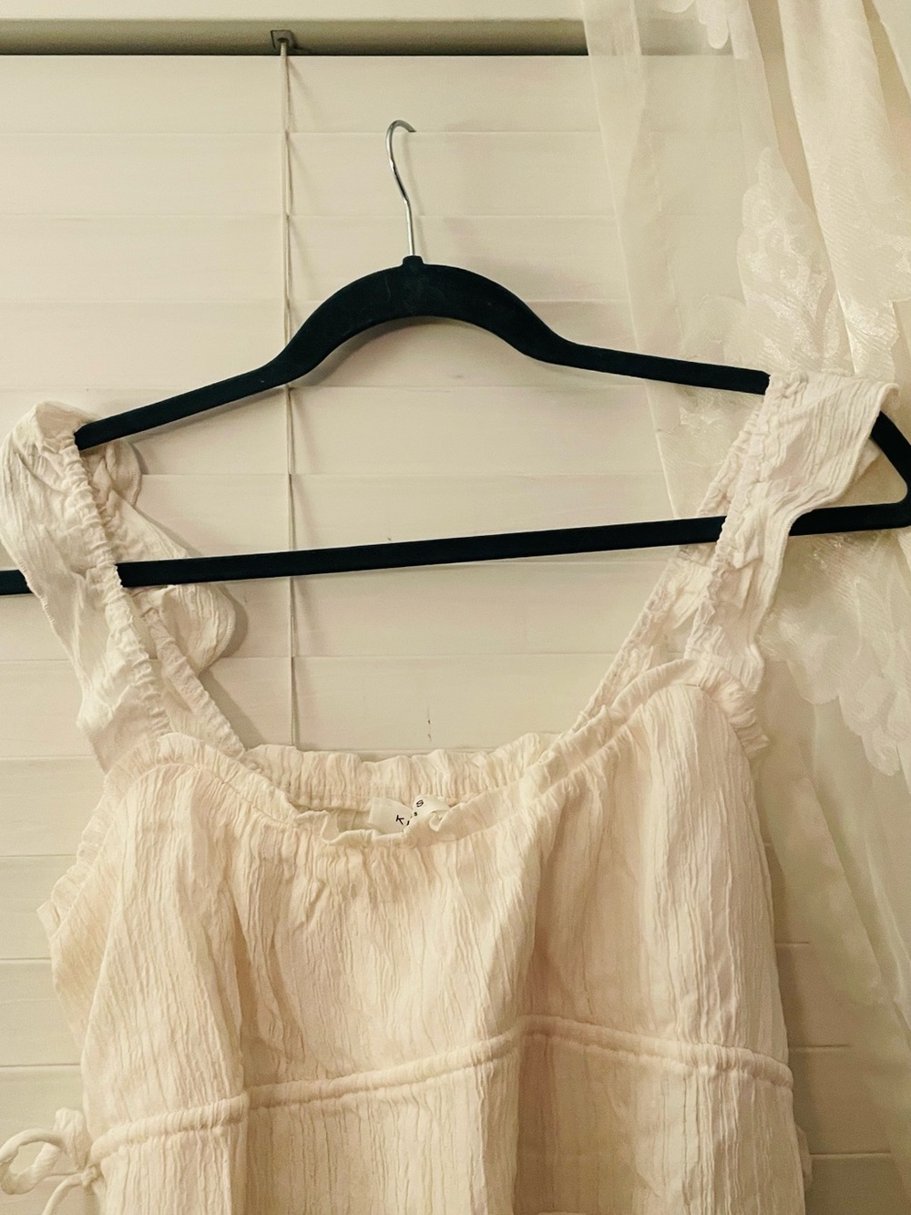 ❌SOLD ❌Women’s Cream Ruffle Strap Tie-Side Crop Top - Picture 3 of 3